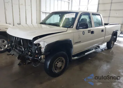 2002 Chevrolet Silverado 2500Hd из США, поврежденный, VIN 1GCHC23UX2F133420